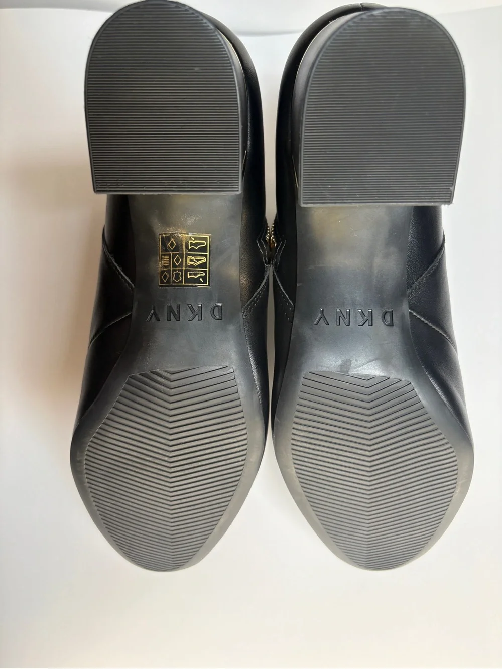 N/A sleek dkny